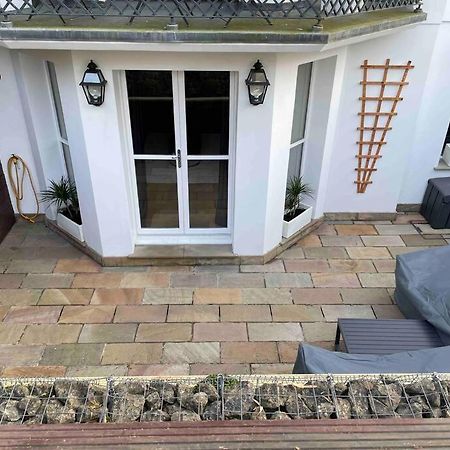 Stunning Apartment By The Leas, West End Folkestone Esterno foto