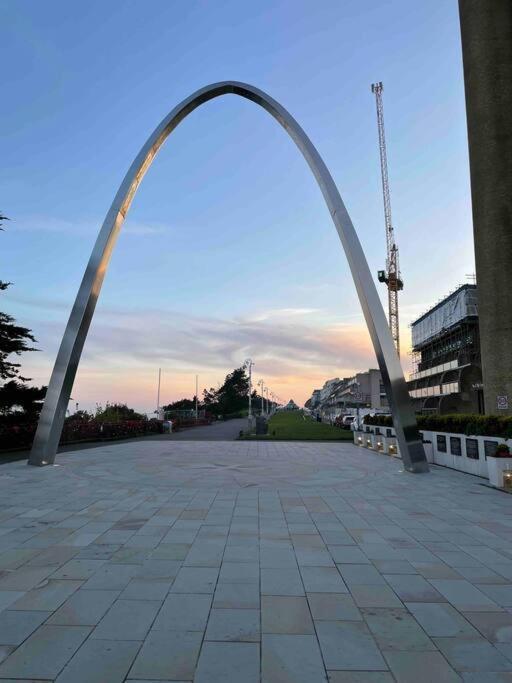 Stunning Apartment By The Leas, West End Folkestone Esterno foto