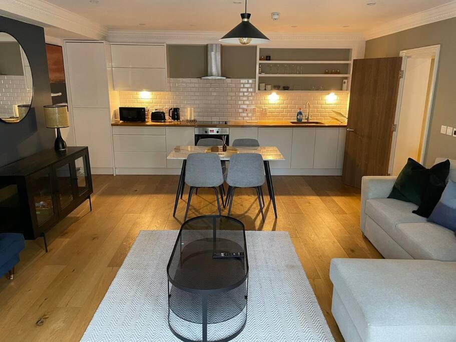 Stunning Apartment By The Leas, West End Folkestone Esterno foto